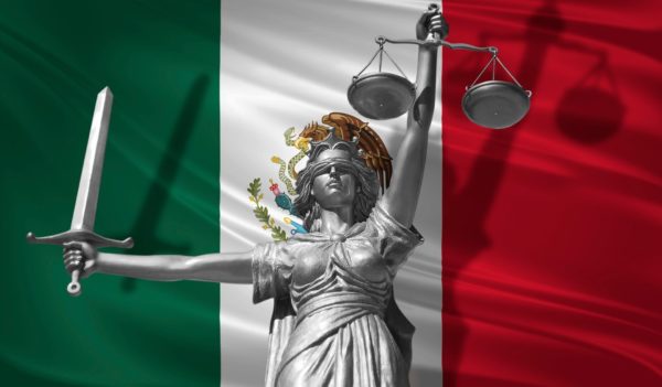 Iván Ernesto Báez Martínez y su trayectoria en el ámbito público y legal