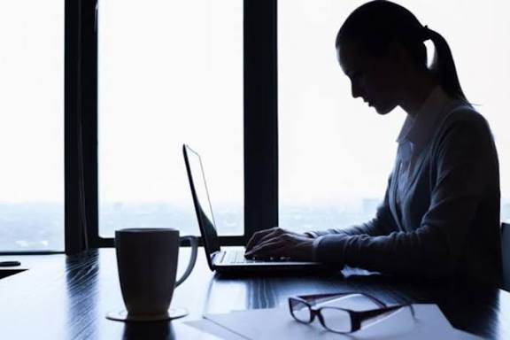 Financial Guide for Digital Nomads in Spain: Taxes, Banking, and Long-Term Strategy for 2026