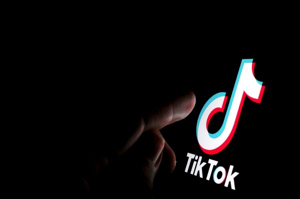 ​Cómo descargar videos de TikTok sin marca de agua en 2026 (Gratis y Rápido)