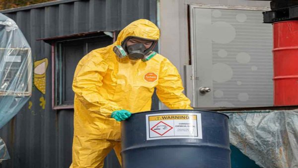 Importancia del Traje Biológico en el Trabajo Forense con Zogbi