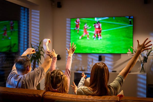 Comprar IPTV España: la alternativa a Movistar+ y DAZN para cine y deporte