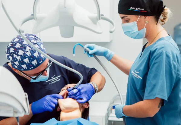 Cómo elegir clínica dental en Tenerife si necesitas implantes u ortodoncia